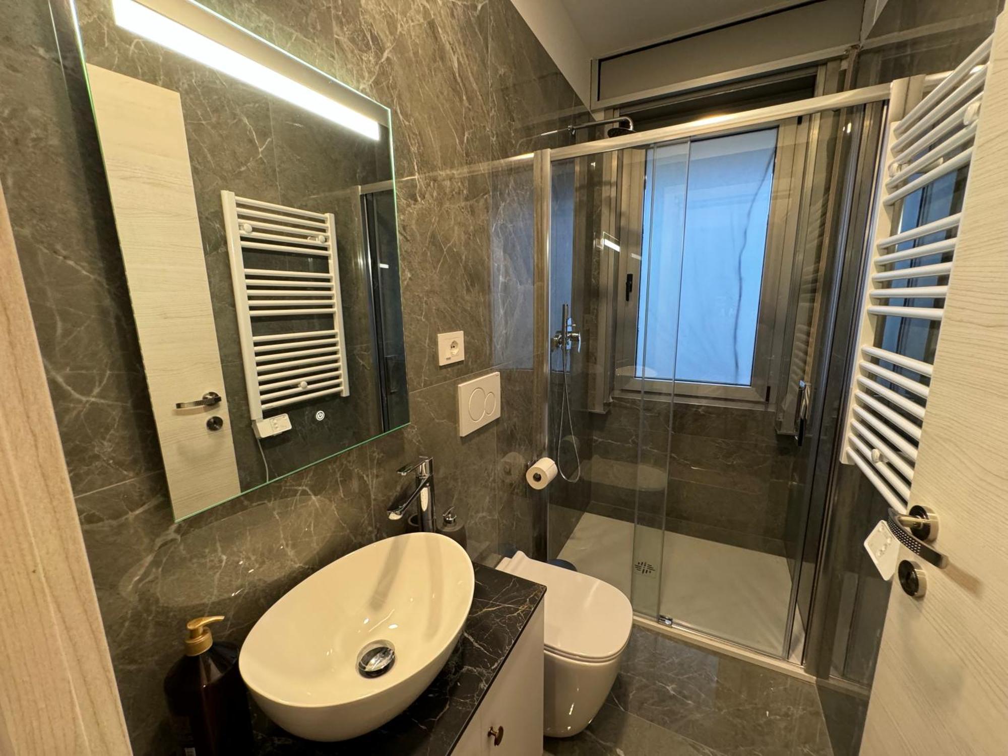 Teatro Romano Suites Триест Екстериор снимка