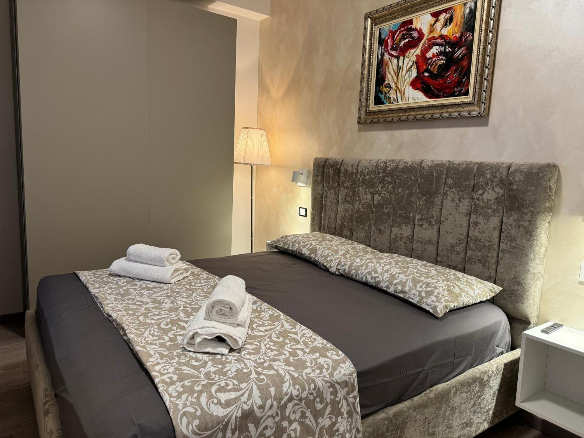 Teatro Romano Suites Триест Екстериор снимка