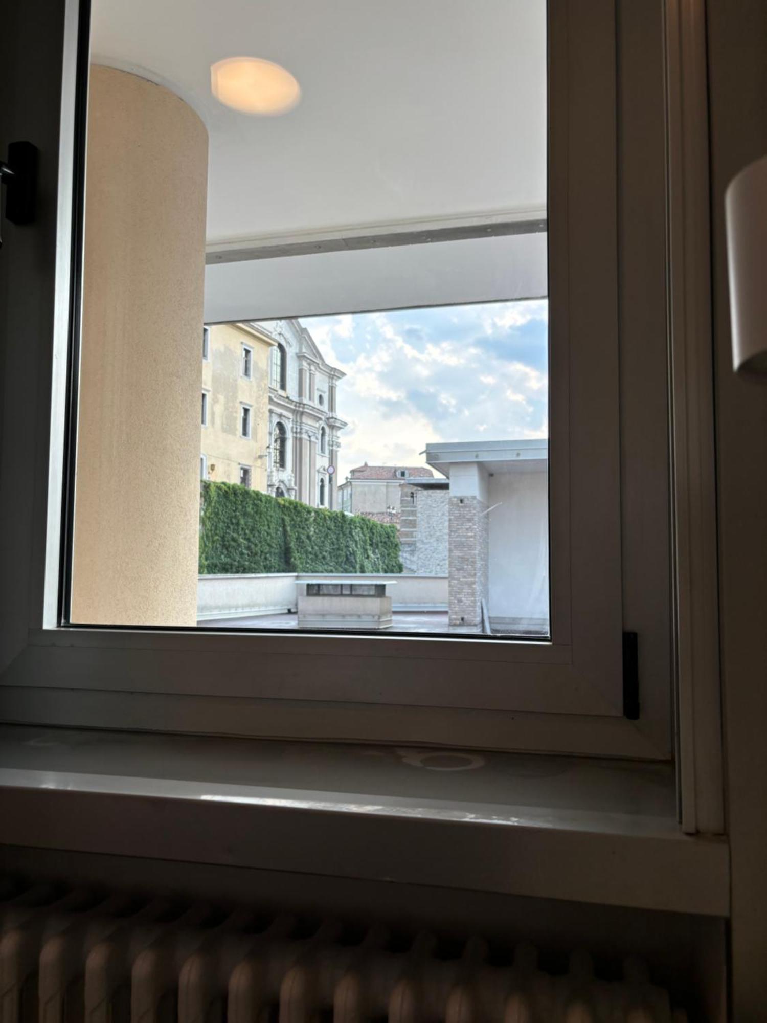 Teatro Romano Suites Триест Екстериор снимка